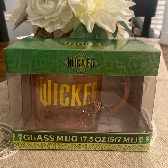 Glinda -Wicked glass mug - Picture 2 of 6